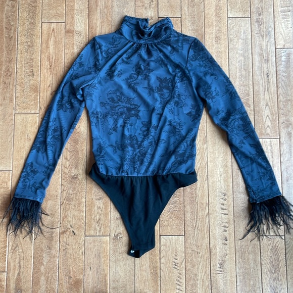 NWT WAYF Woman's Floral Fancy Body Suit Size S - Picture 5 of 8